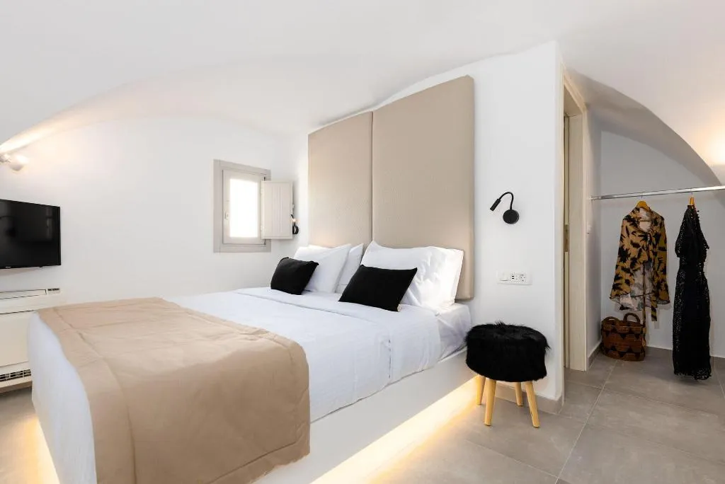 Room, Serapias Suites, Santorini