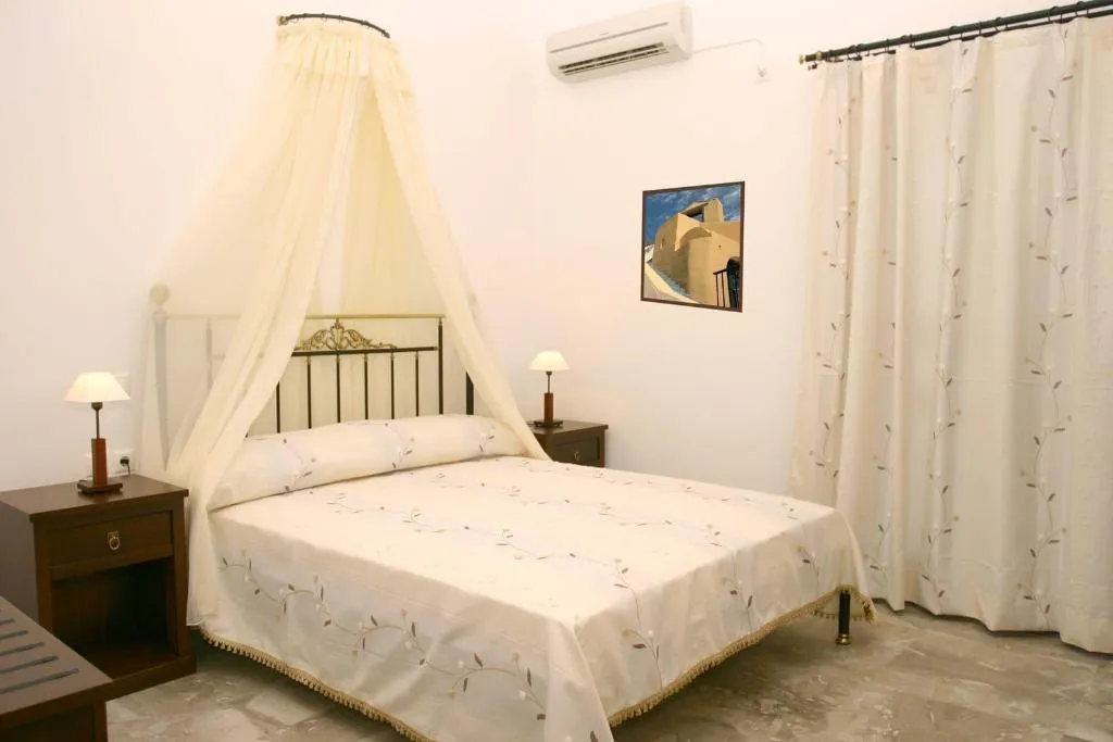 Room, Ifestia, Santorini