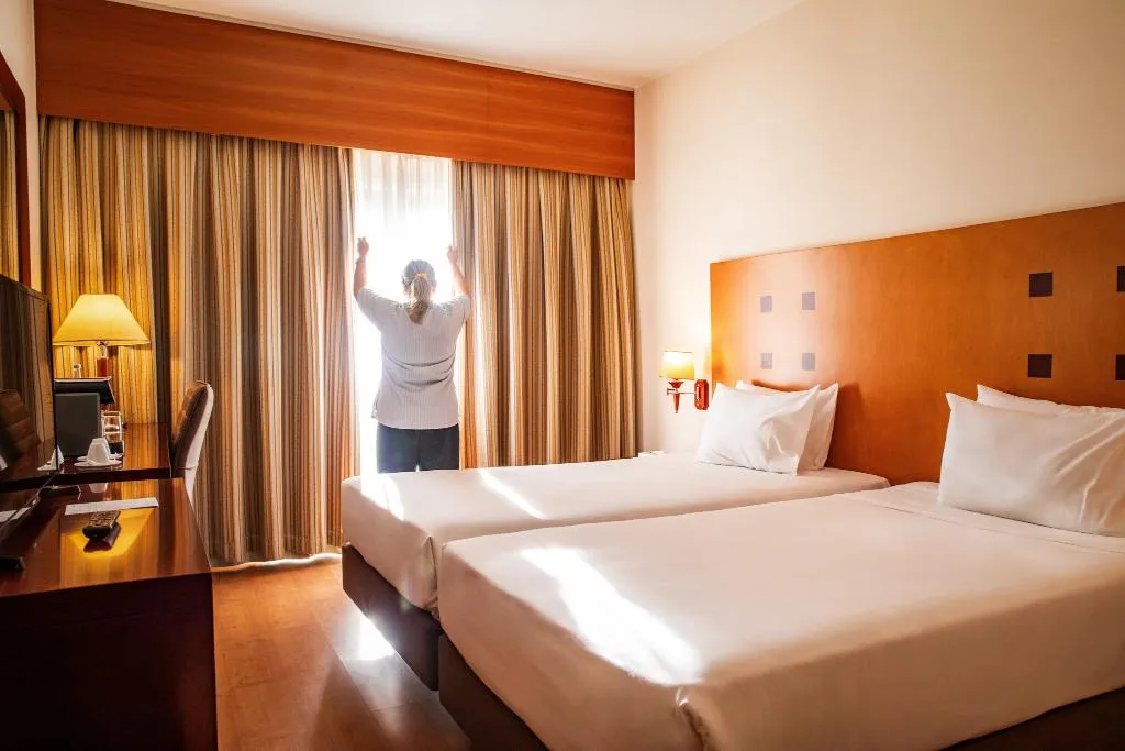 Double or Twin STANDARD Room, VIP Executive Santa Iria Hotel, Lisbon