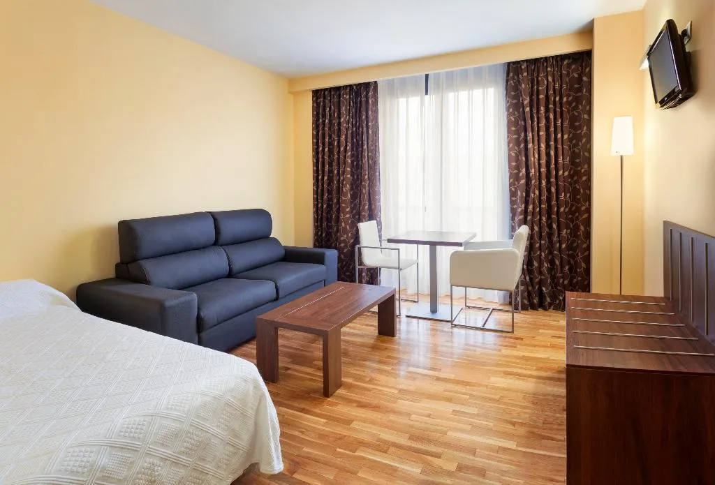APARTMENT CAPACITY 3 Room, Exe Doña Carlota, Madrid