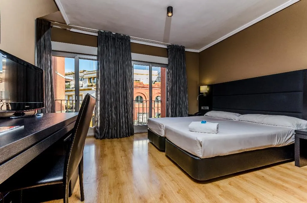 DOUBLE SUPERIOR Room, Virgen de los Reyes, Seville