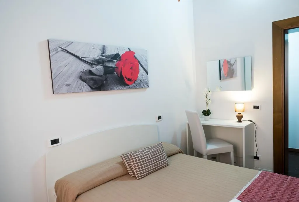 Double or Twin ECONOMY WITH SHARED BATHROOM Room, Backpackers house venice, Venice