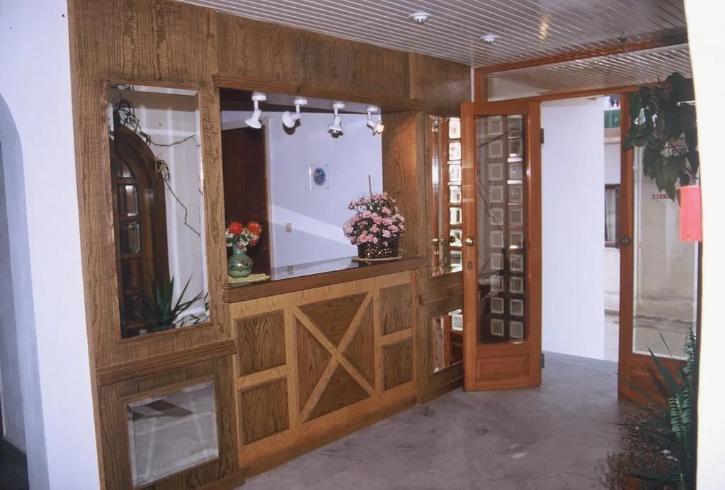 Lobby, Friday, Crete