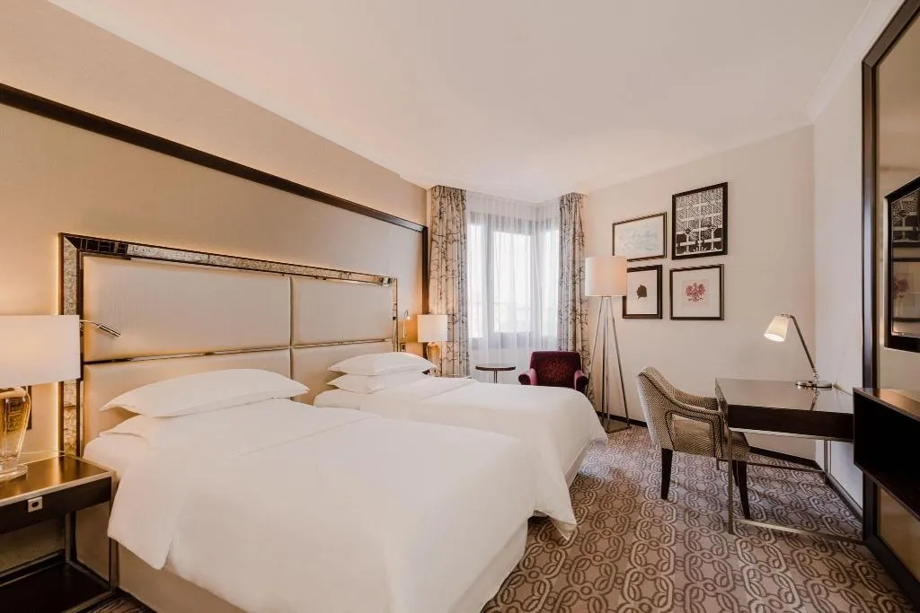 TWIN DELUXE WITH VIEWS Room, Sheraton Grand Krakow, Krakow