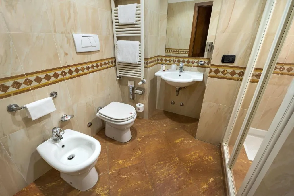 SINGLE STANDARD Room, Lancaster Hotel, Milan
