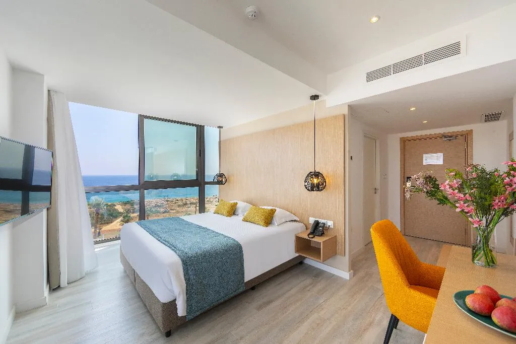 JUNIOR SUITE WITH JACUZZI Room, Leonardo Crystal Cove Hotel and Spa by the Sea, Cyprus