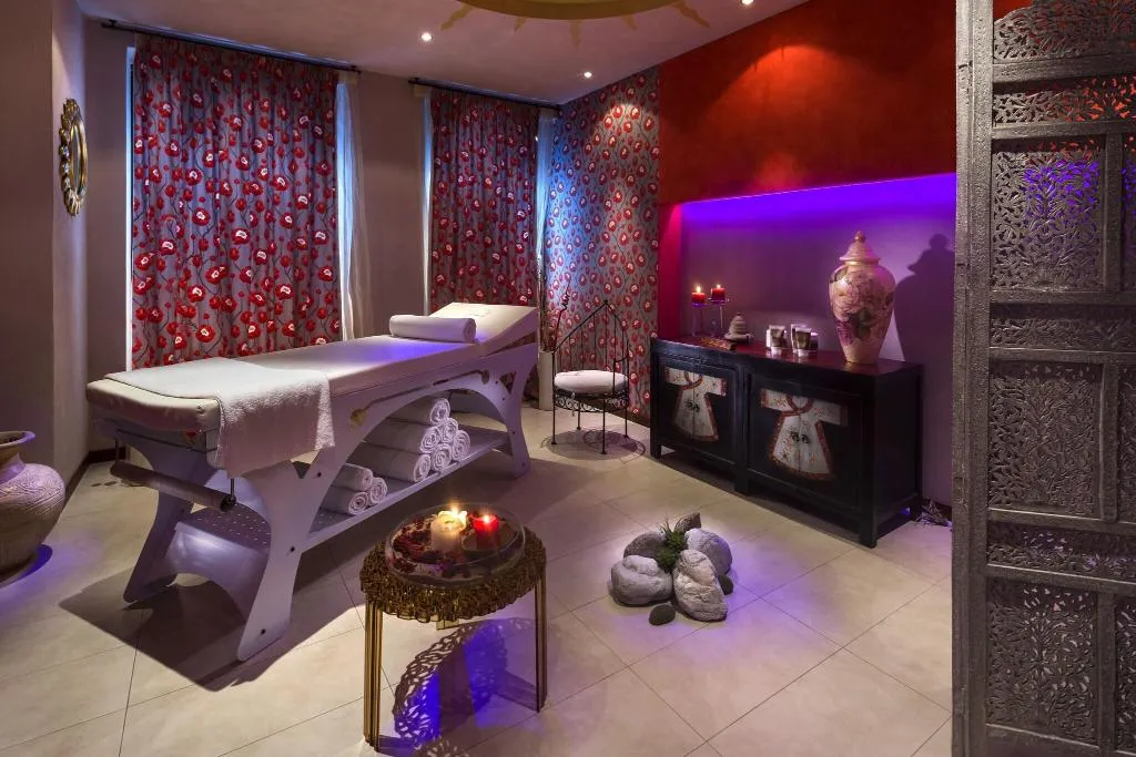 Sports and Entertainment, Hotel Parigi, Venice