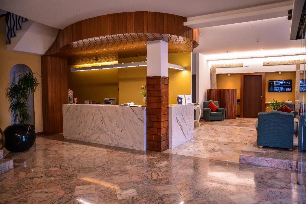 Lobby, S. Bento Da Porta Aberta, Porto