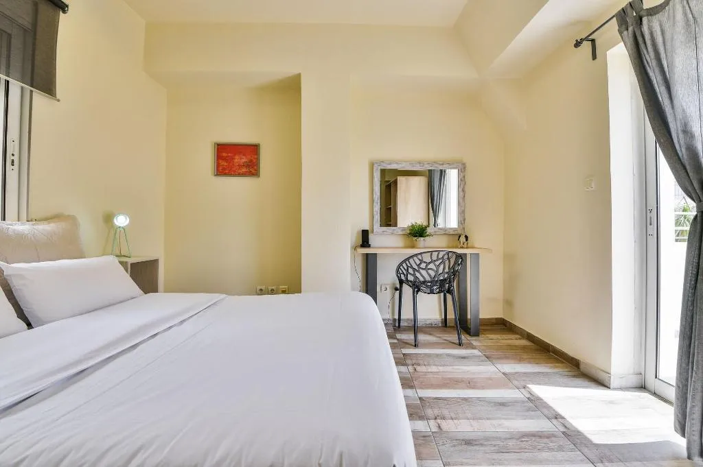 Room, Athens Way Lofts, Athens