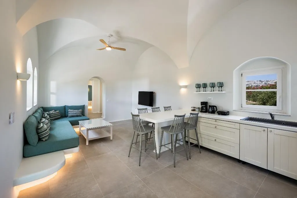 VILLA THREE BEDROOMS WITH PRIVATE POOL Room, Sienna Eco Resort, Santorini