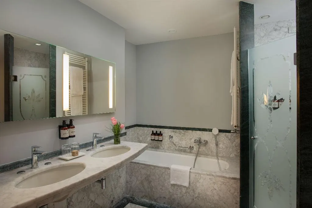 DOUBLE PREMIUM Room, NH Firenze, Florence