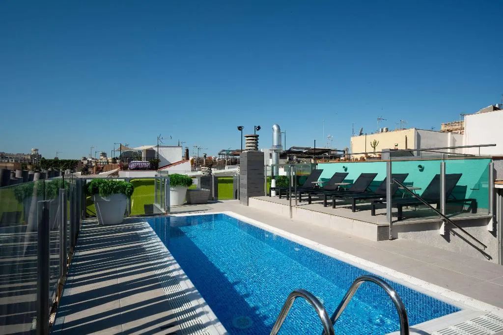 Pool, Catalonia Born, Barcelona