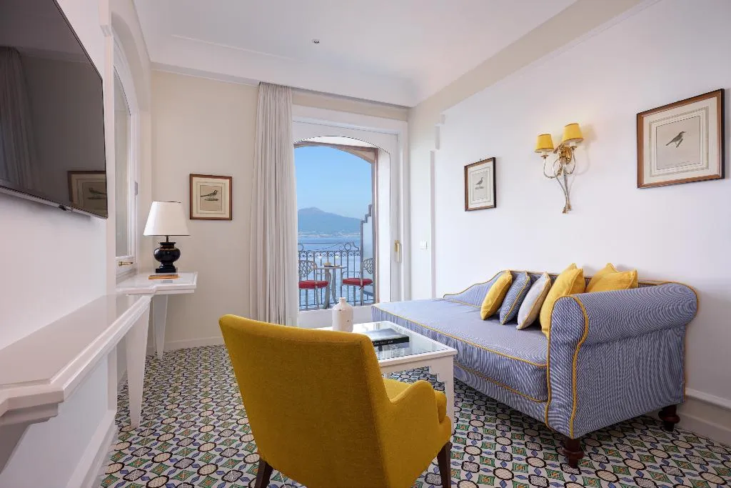 SUITE SEA VIEW WITH TERRACE Room, Grand Hotel Ambasciatori, Naples