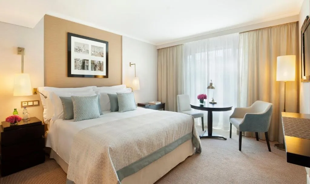 DOUBLE SUPERIOR QUEEN BED Room, Corinthia Lisbon, Lisbon