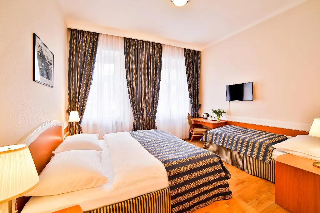 TRIPLE STANDARD Room, Marketa, Prague
