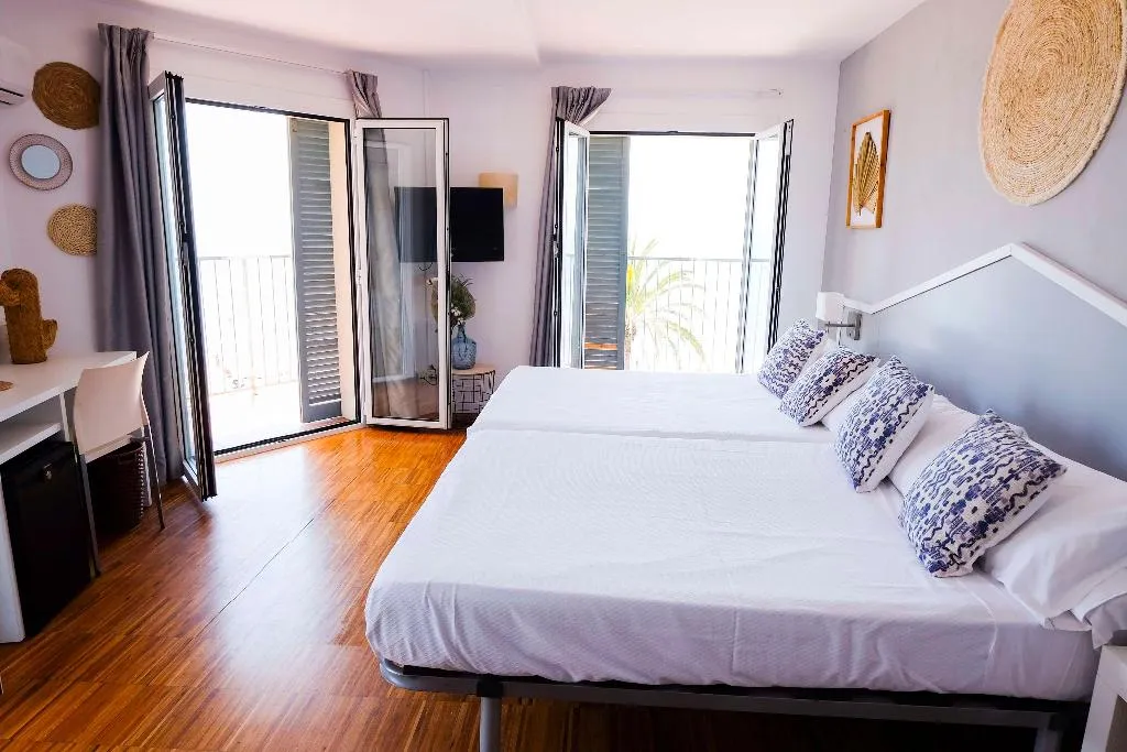 Room, Subur, Costa Brava
