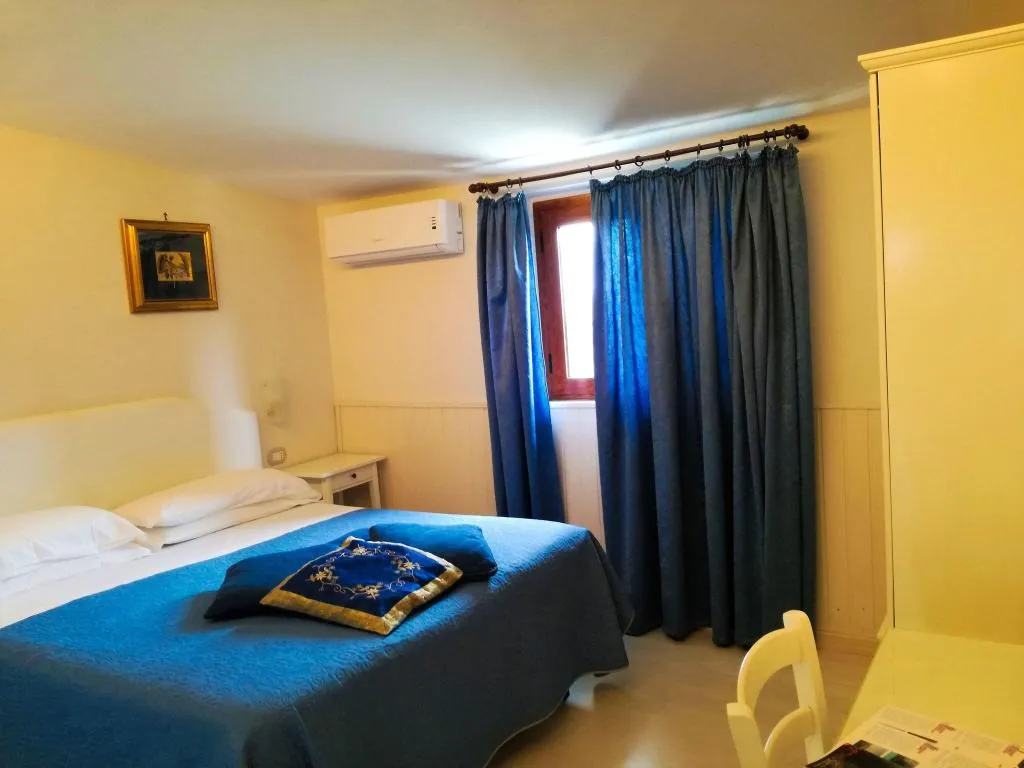 TRIPLE SEA VIEW Room, Villa Fiorita, Naples