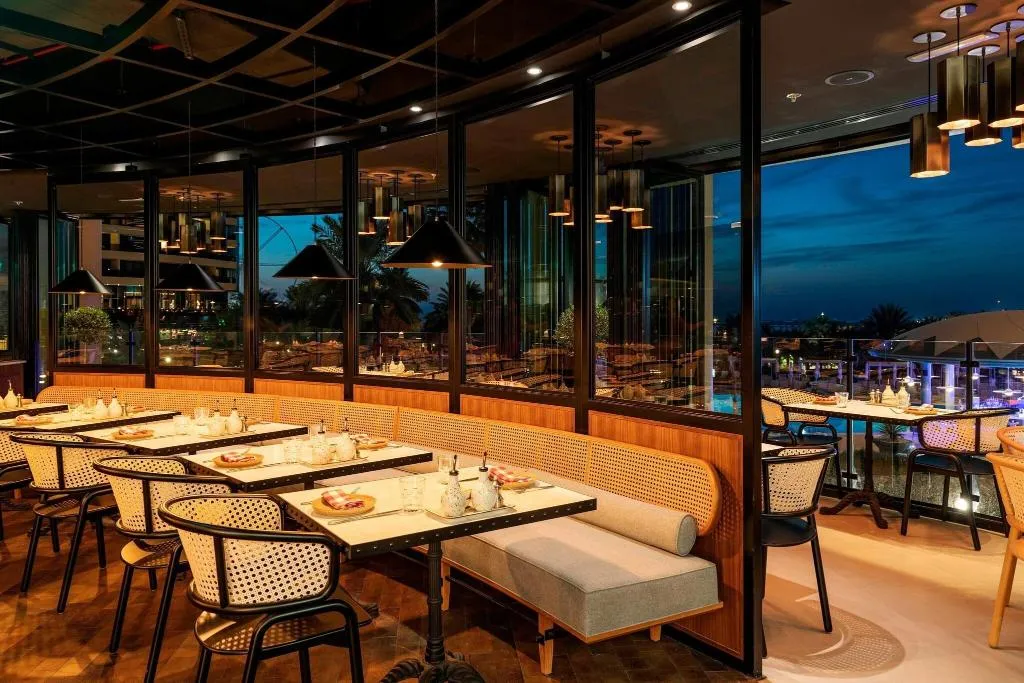 Restaurant, Le Royal Meridien Beach Resort and Spa, Dubai