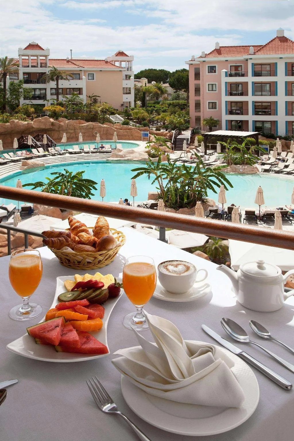 DOUBLE DELUXE KING BED Room, Hilton Vilamoura As Cascatas Golf Resort & Spa, Algarve