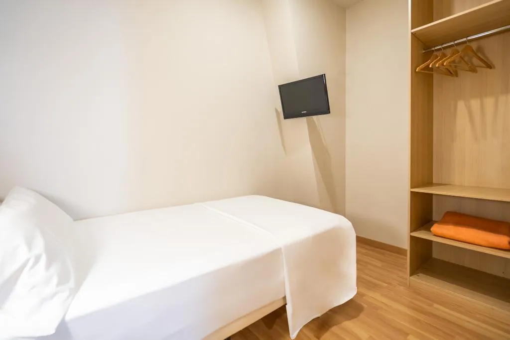 TRIPLE STANDARD Room, Glories, Barcelona