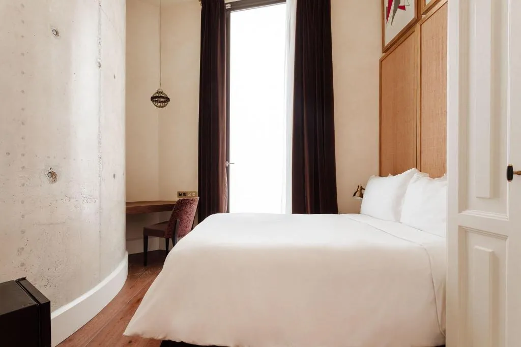 DOUBLE QUEEN SIZE BED Room, Do: Placa Reial, Barcelona