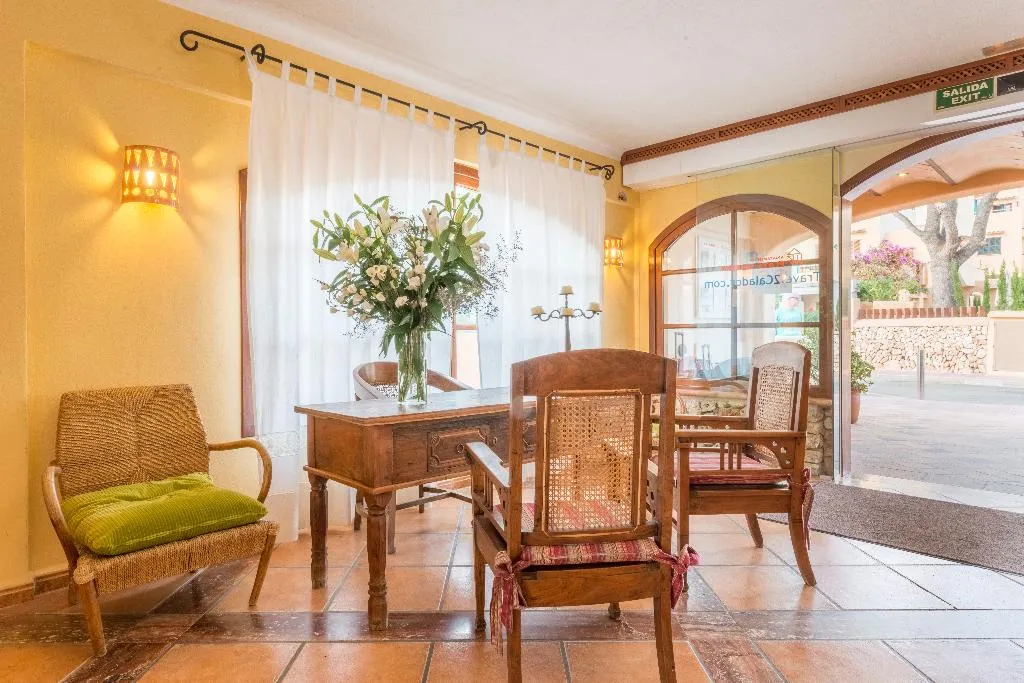 Lobby, Sol Naixent-Bonaire, Majorca