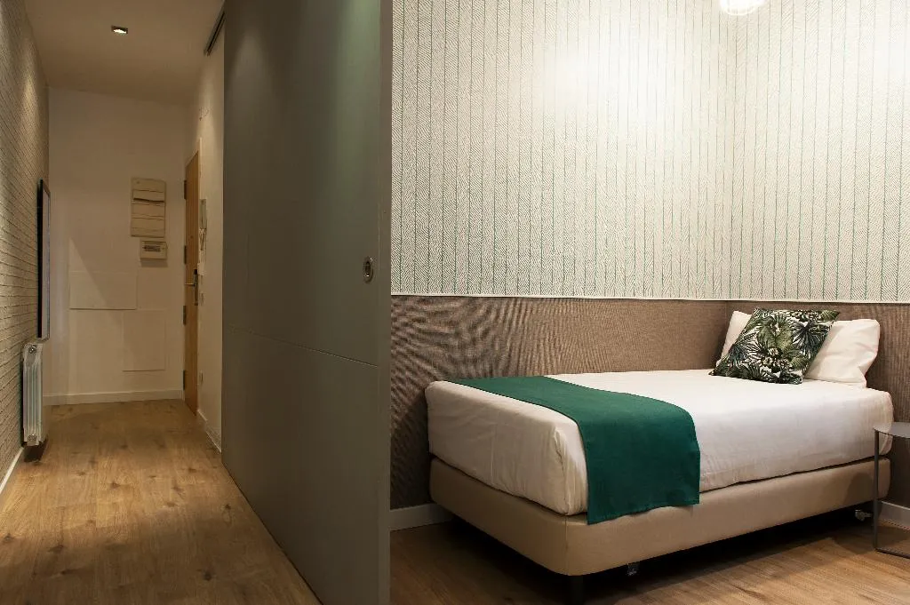 APARTMENT CAPACITY 4 TWO BEDROOMS Room, MH Apartments Sant Pau, Barcelona