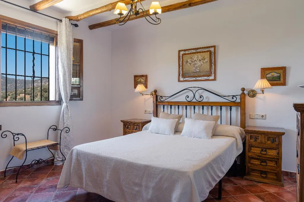 VILLA WITH PRIVATE POOL Room, Cortijo La Presa, Andalucia