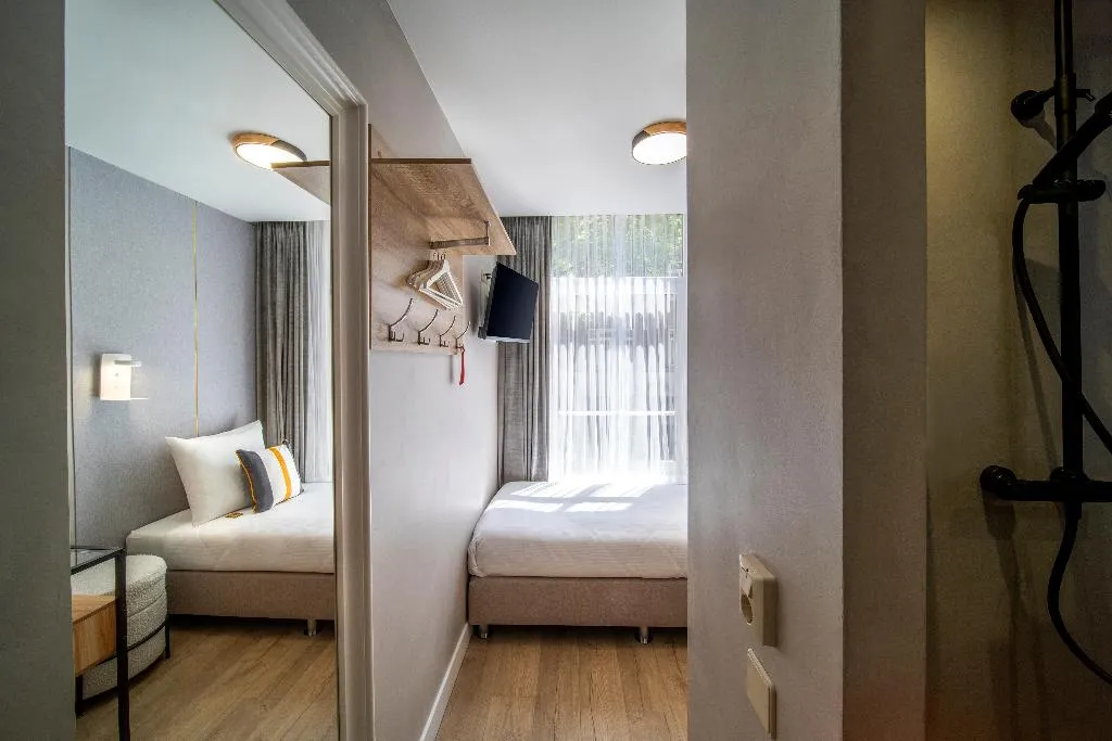 SINGLE STANDARD Room, Hotel Jupiter, Amsterdam