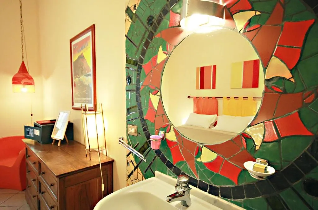 Room, The Beehive, Naples