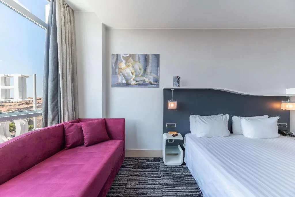 TRIPLE DELUXE KING BED Room, Best Western Premier Hotel Royal Santina, Rome