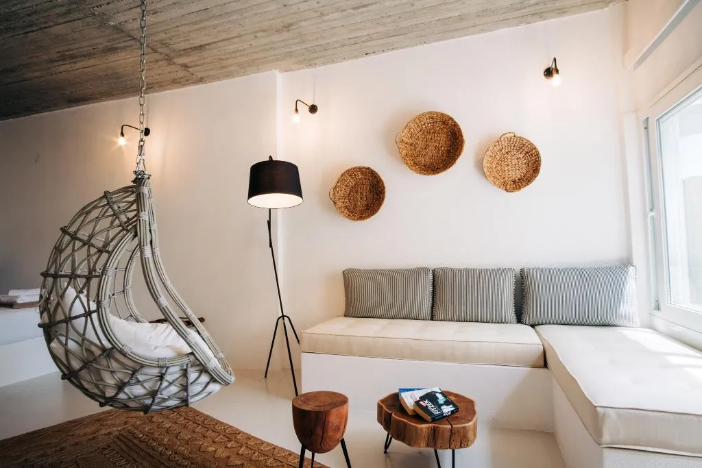 SUITE DELUXE WITH JACUZZI Room, Mesanto Luxury Suites, Santorini