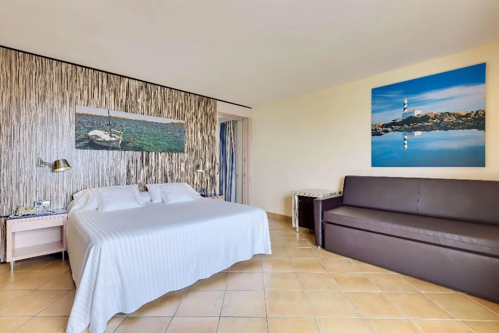 Room, Seth Punta Prima, Menorca