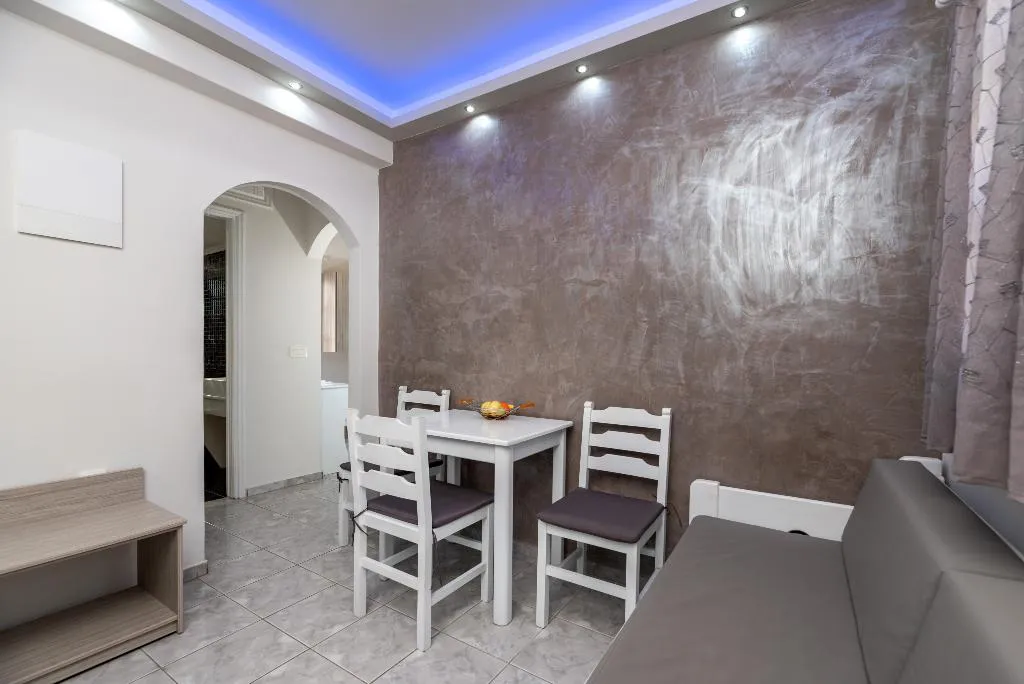 TRIPLE STANDARD Room, Villa Anemomilos Perissa, Santorini
