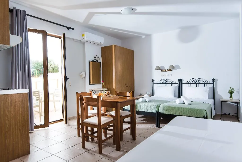 STUDIO CAPACITY 3 Room, Newcastle Studios, Crete
