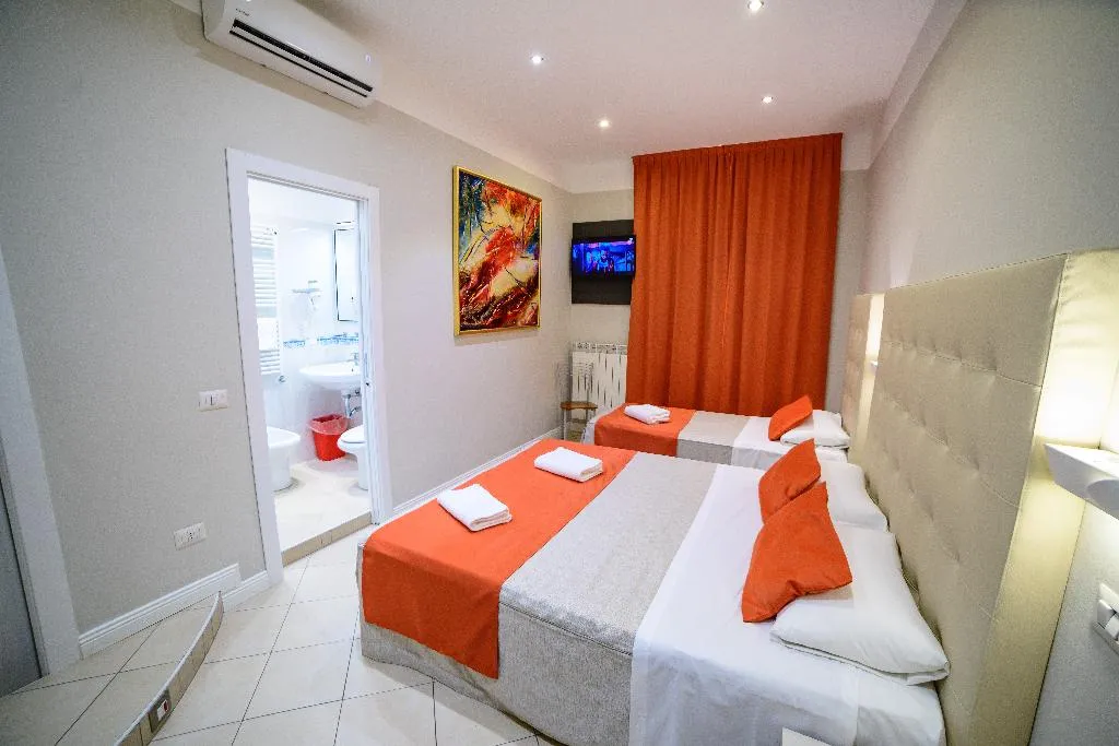 TRIPLE BASIC Room, Hotel Demó, Milan