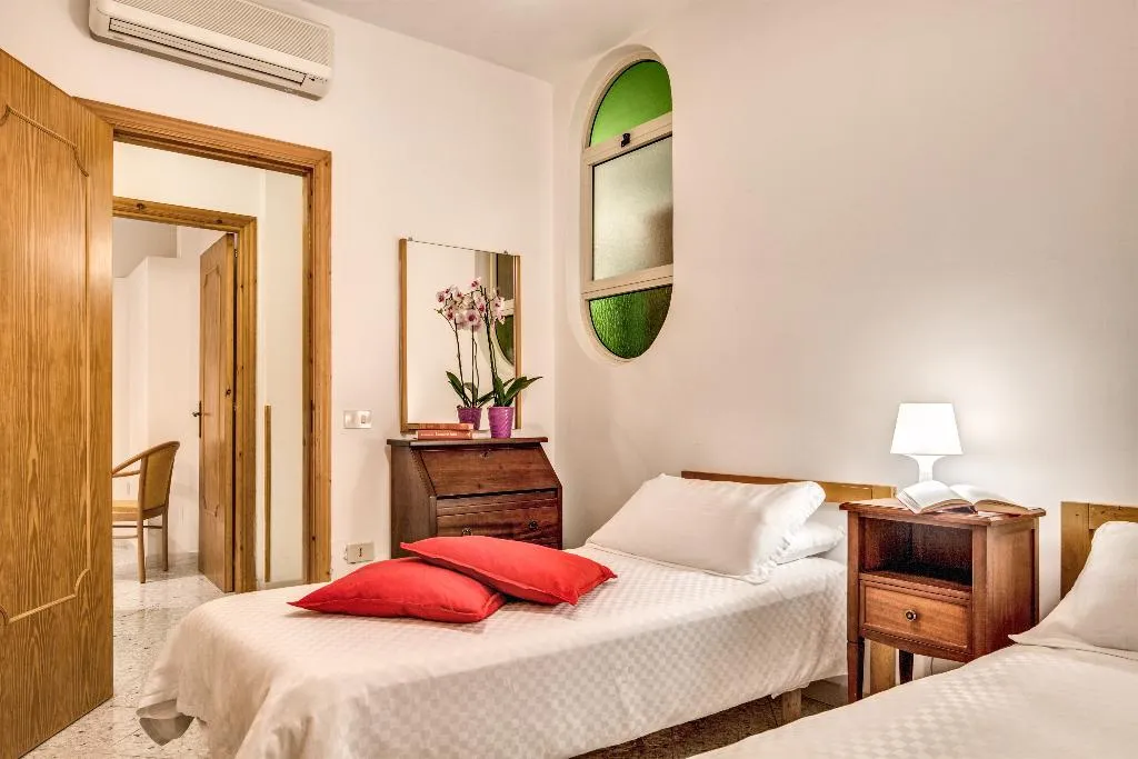 APARTMENT THREE BEDROOMS TWO BATHROOMS Room, Gocce Di Capri  Residence, Naples