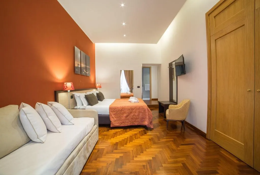Room, Bed & Breakfast Chiaia 32, Naples