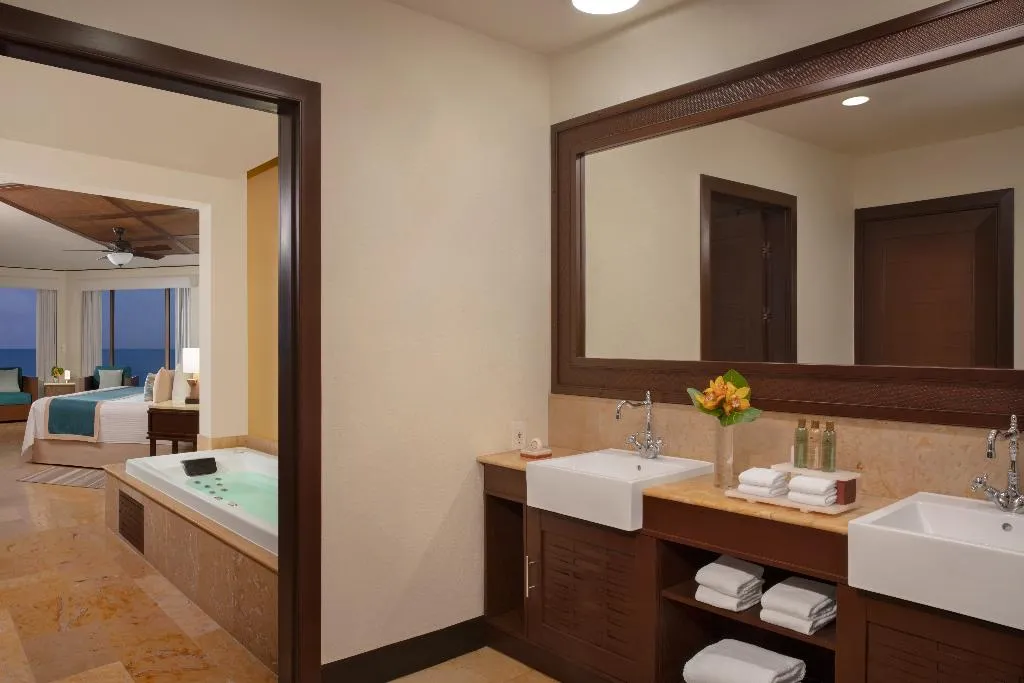 SUITE OCEAN FRONT Room, Dreams Riviera Cancun Resort and Spa, Cancun Area