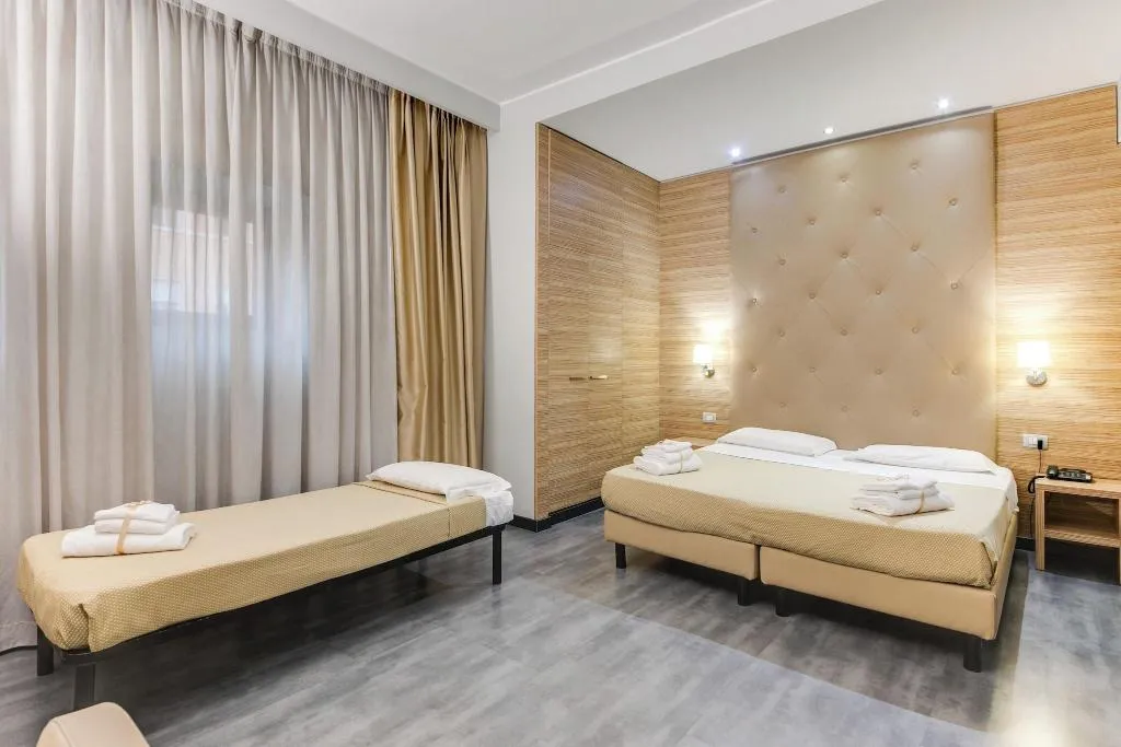 QUADRUPLE THREE BEDS Room, Phi Hotel Garden Area Roma Eur, Rome