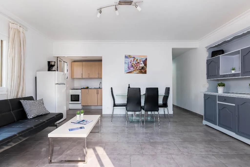 APARTMENT SUPERIOR WITH TERRACE Room, Acapulco Apartments, Majorca