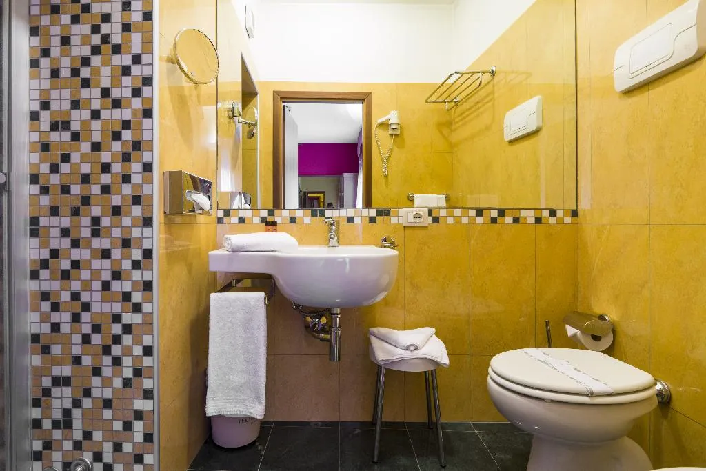 TWIN STANDARD Room, Carrobbio, Milan