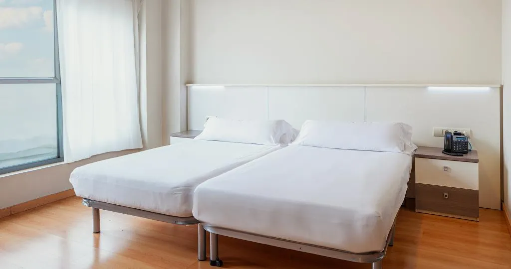 FAMILY ROOM CAPACITY 3 Room, Vertice Roomspace Madrid, Madrid