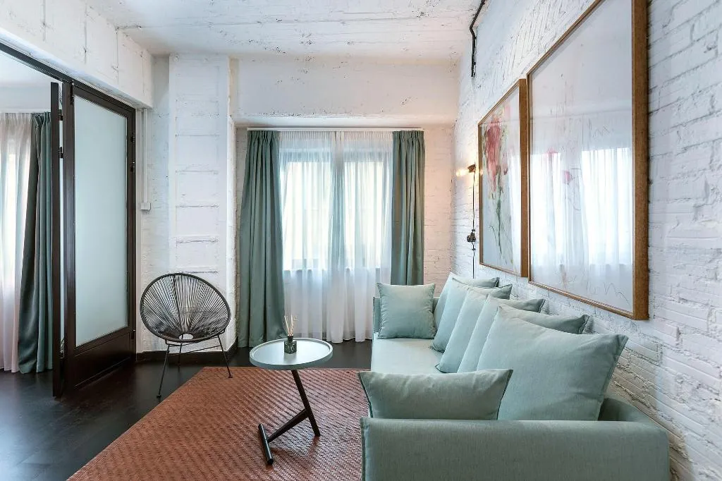 Room, Nin&Bau Sarri 2, Athens
