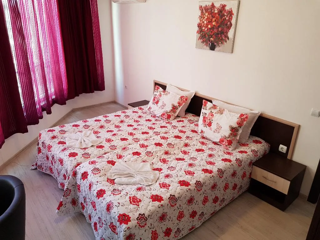 APARTMENT THREE BEDROOMS Room, Vintegra, Bourgas
