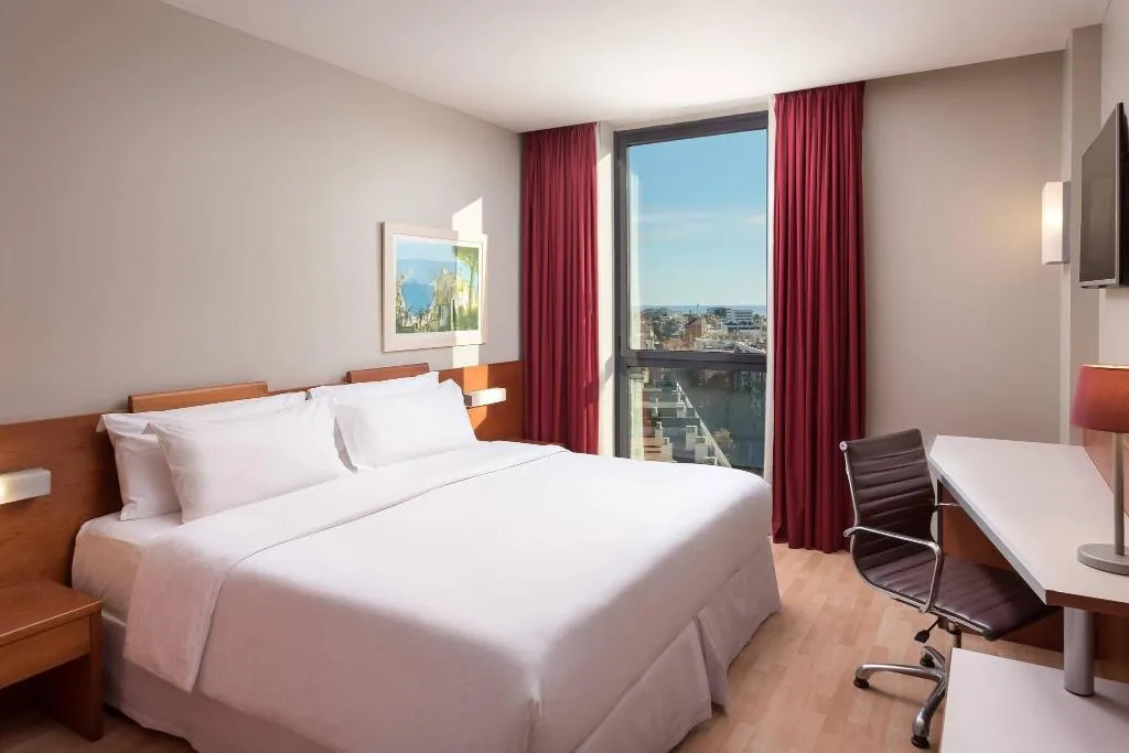 DOUBLE CITY VIEW KING BED Room, Four Points by Sheraton Barcelona Diagonal, Barcelona