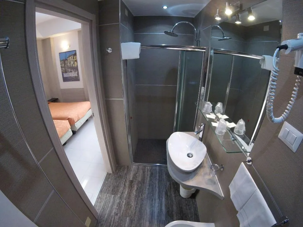 Room, Hotel Perugino, Milan