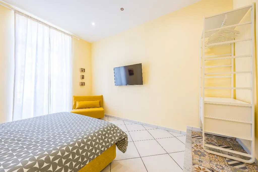 TRIPLE CLASSIC Room, La Casa Di Bruno, Naples
