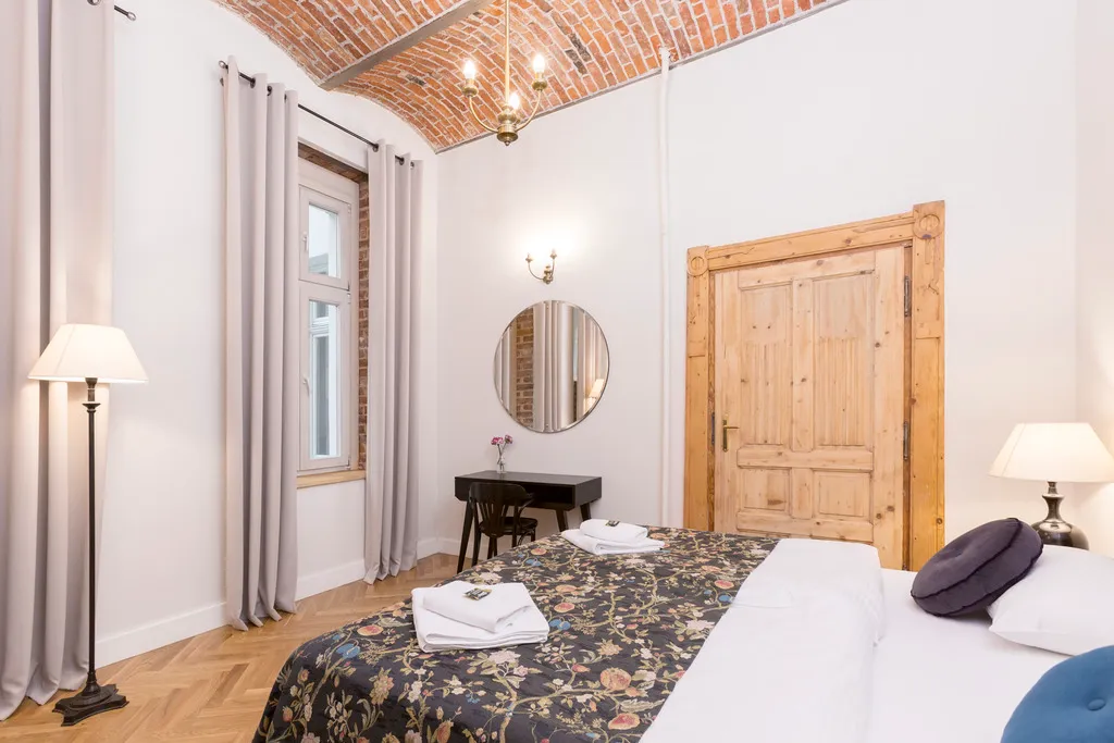 APARTMENT CAPACITY 6 TWO BEDROOMS Room, Antique Apartments Plac Szczepanski, Krakow