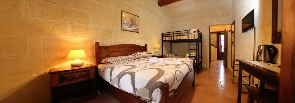 Room, Grotto's Paradise B&B, Gozo